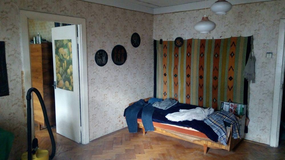 Коновальця , Франківський район