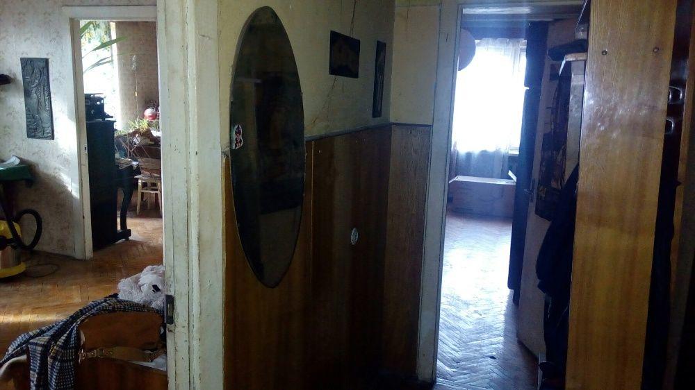 Коновальця , Франківський район