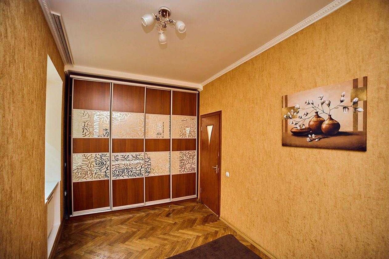 Маланюка пл., Галицький район