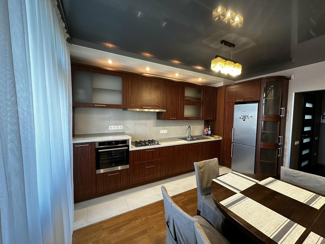 Угорська 7, Сихівський район