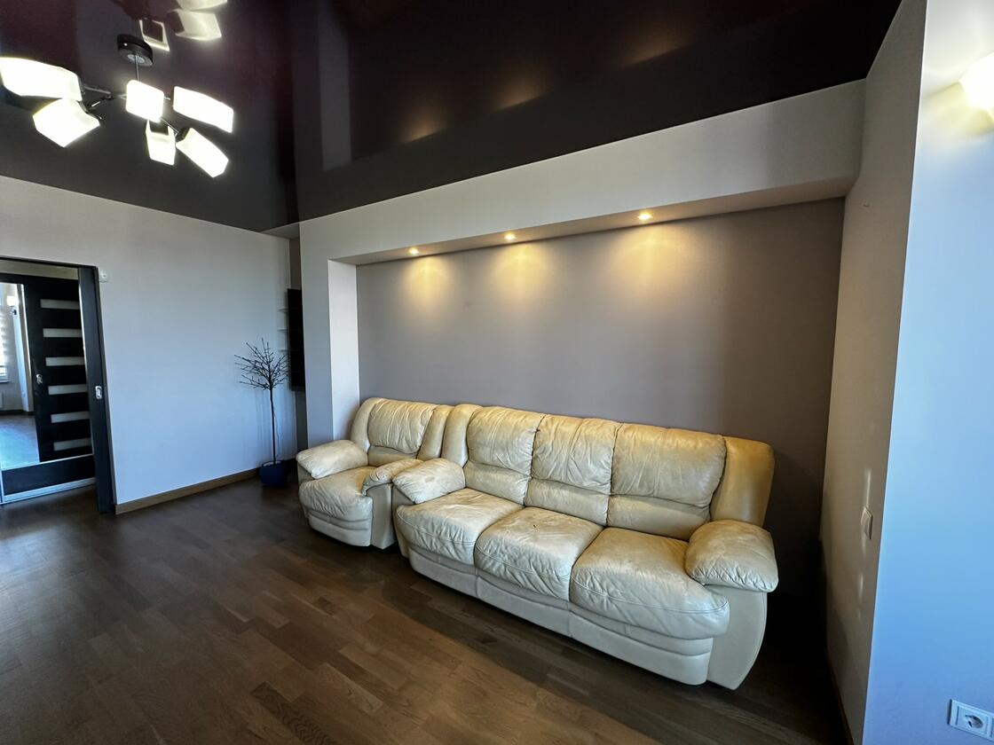 Угорська 7, Сихівський район