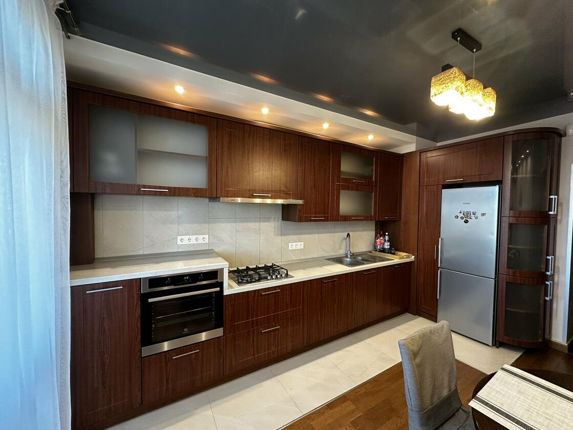 Угорська 7, Сихівський район