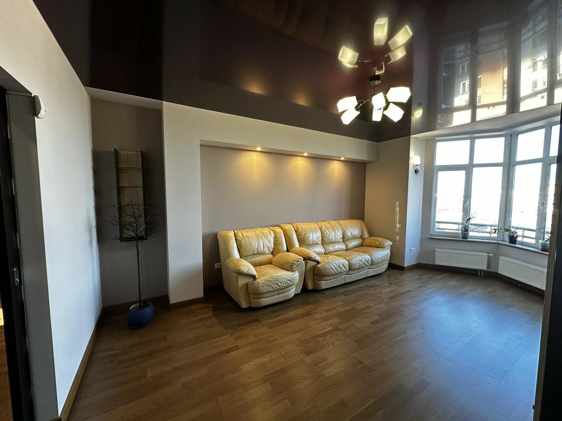 Угорська 7, Сихівський район