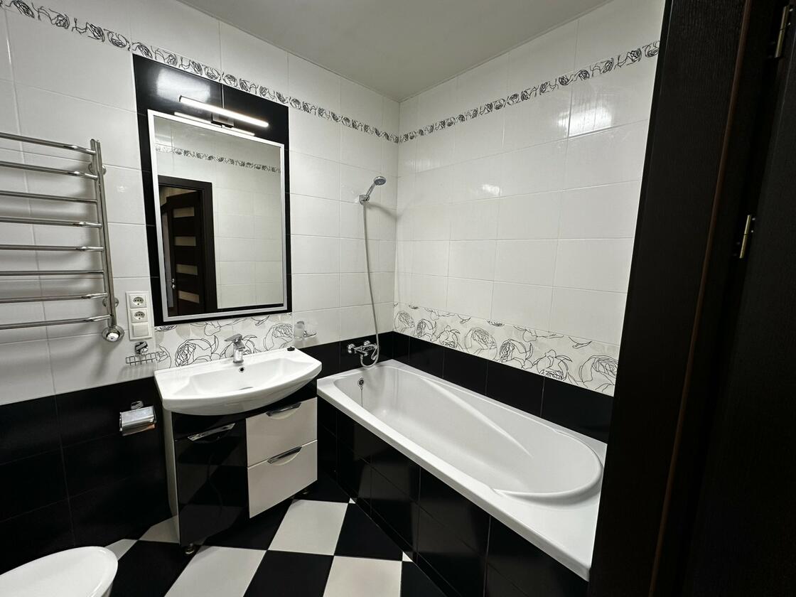 Угорська 7, Сихівський район