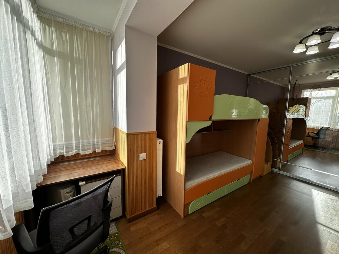 Угорська 7, Сихівський район