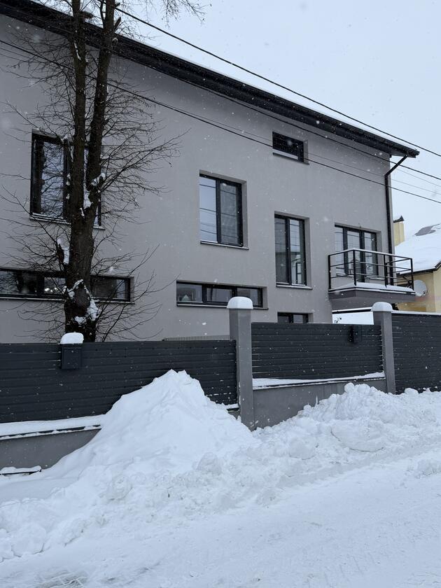 Коновальця Є., Залізничний район