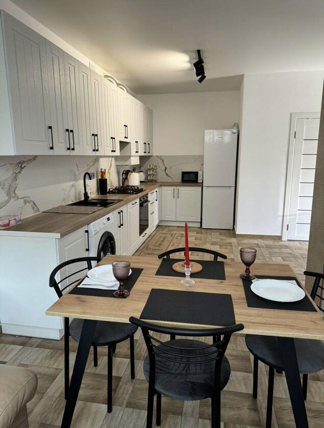 Коновальця Є., Залізничний район