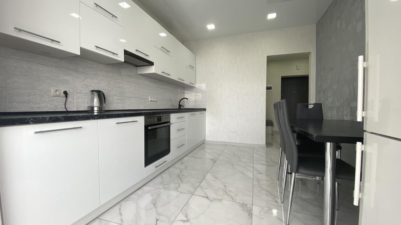 Богдана Хмельницького 230а, Шевченківський район