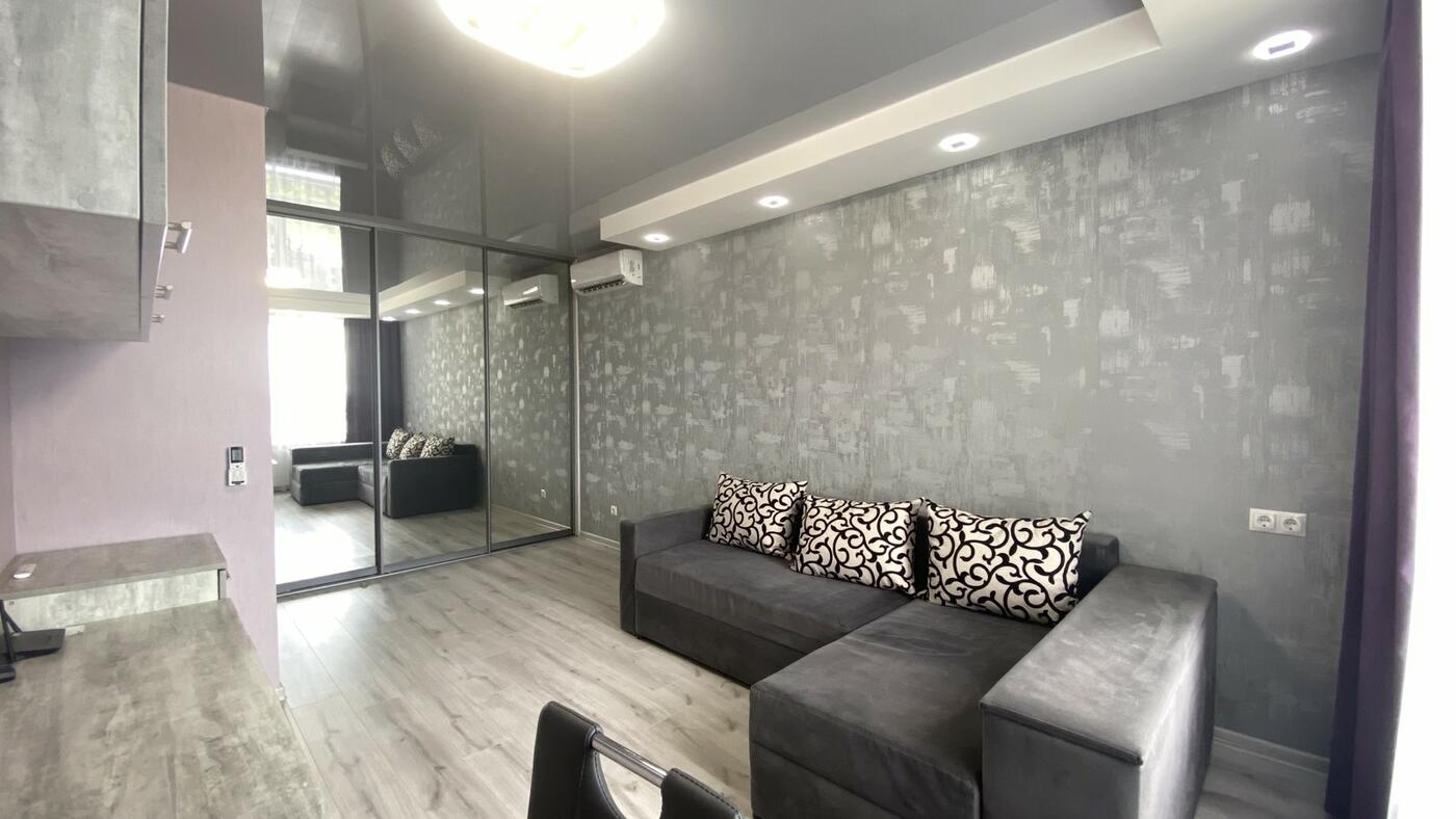 Богдана Хмельницького 230а, Шевченківський район