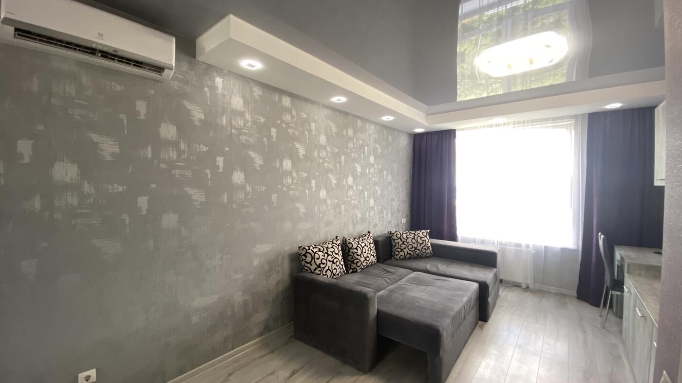 Богдана Хмельницького 230а, Шевченківський район