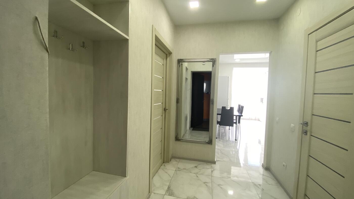 Богдана Хмельницького 230а, Шевченківський район