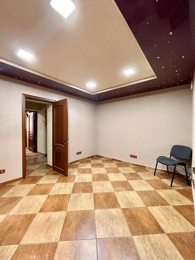 Єфремова  84, Франківський район