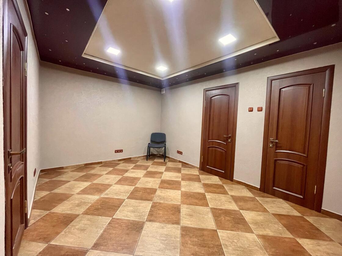 Єфремова  84, Франківський район