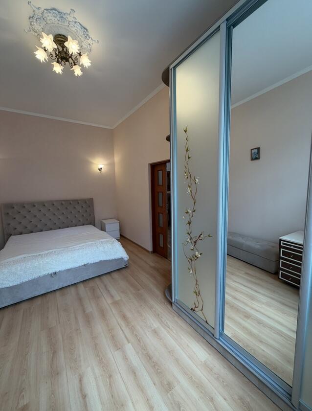 Єфремова , Франківський район