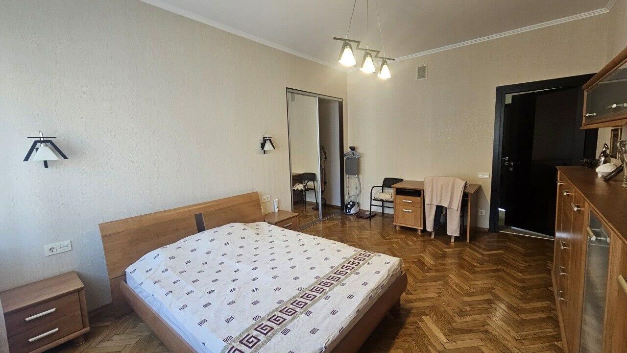 Дорошенка, Галицький район