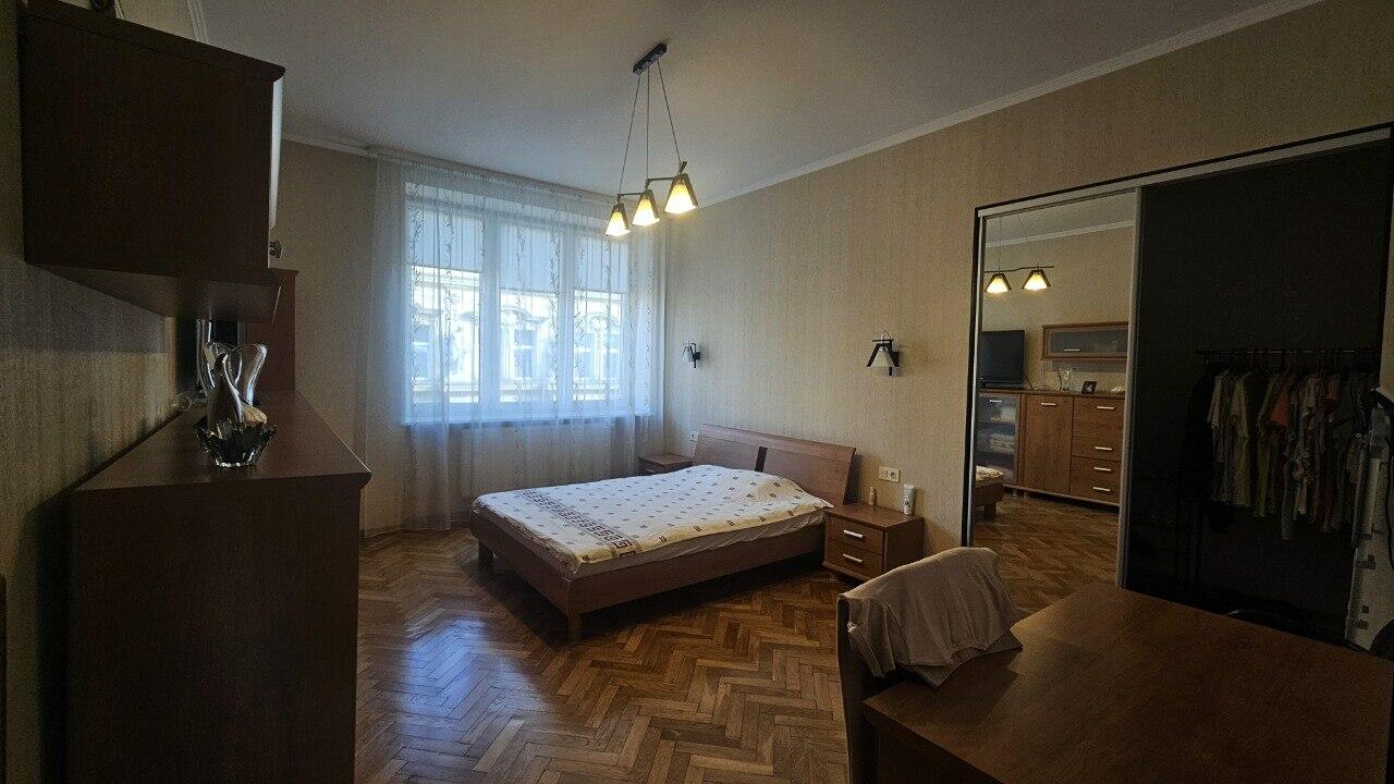 Дорошенка, Галицький район