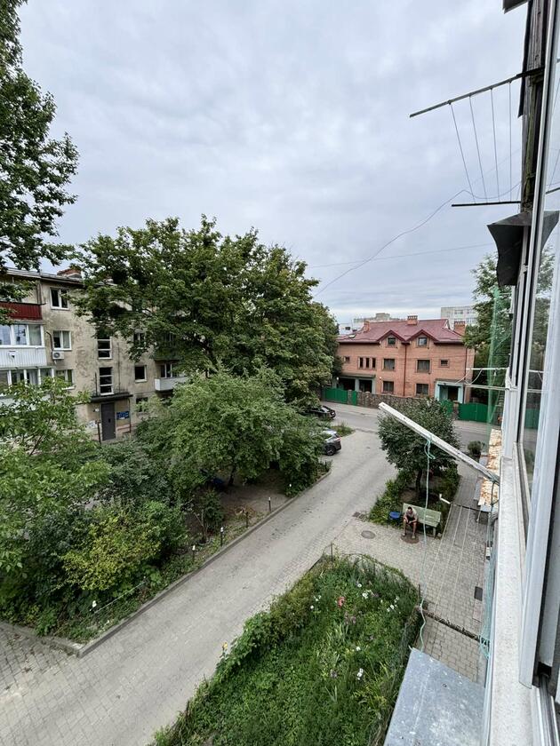 Братів Дужих 22, Залізничний район