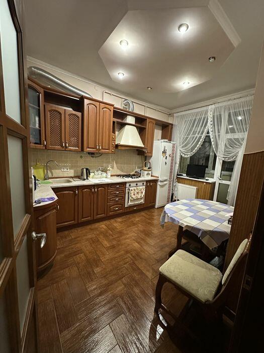 Вул. Симона Петлюри 34а, Франківський район