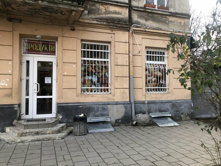 На розі вулиць Жовківька - Донецька, Шевченківський район На розі вулиць Жовківька - Донецька, Шевченківський район
