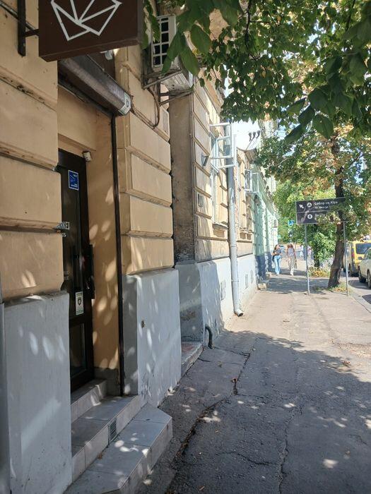 Кут вул. Антоновича-вул.Бандери 4, Залізничний район