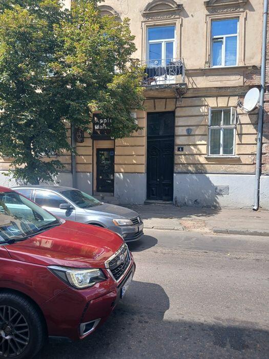 Кут вул. Антоновича-вул.Бандери 4, Залізничний район